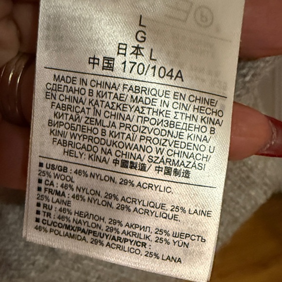 Gap women’s Gray Knit Sweater - Picture 10 of 10